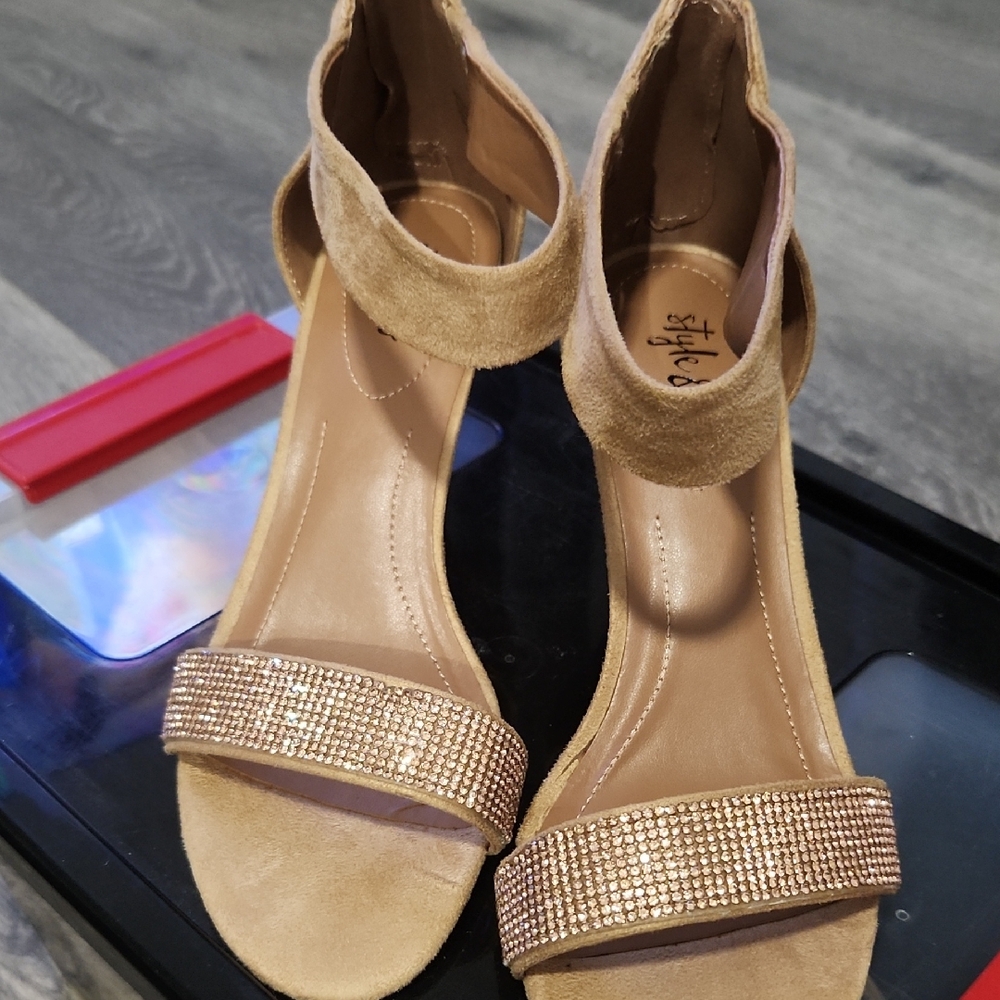 Elegant Tan Sandals with Rhinestone Accents